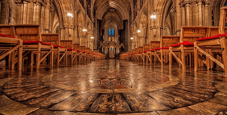 interno della cattedrale christ church di dublino