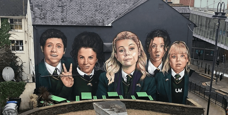 vedere i murales di derry girls a londonderry