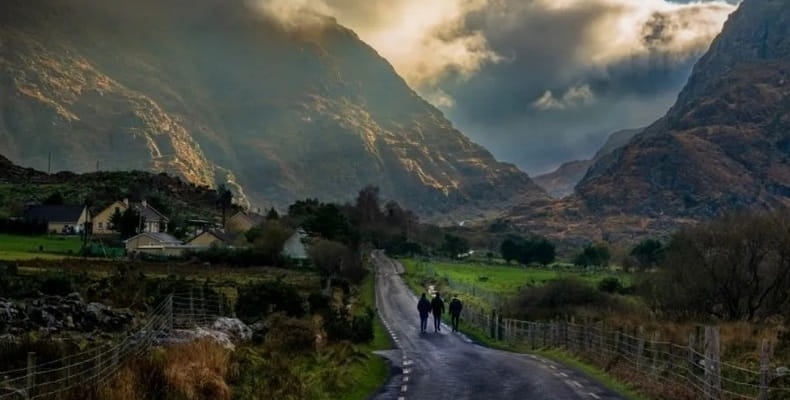 Gap of Dunloe tra le montagne della contea di Kerry