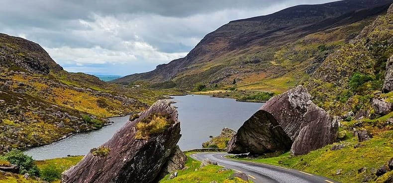 Gap of Dunloe con lago